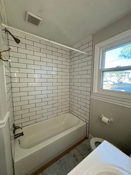 bathroom - 1725 26th Ave N