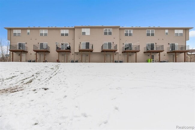 Building Photo - 2205 Knotty Pine Tr