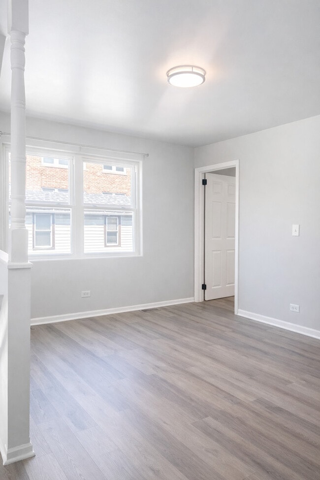 Building Photo - 1249 S Kolin Ave