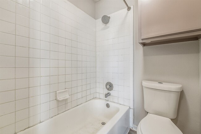 Building Photo - 10007 Emerald Creek Dr