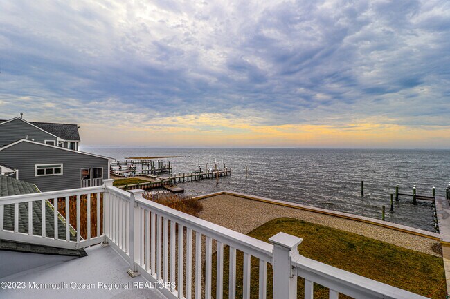 Building Photo - 1095 Island Dr