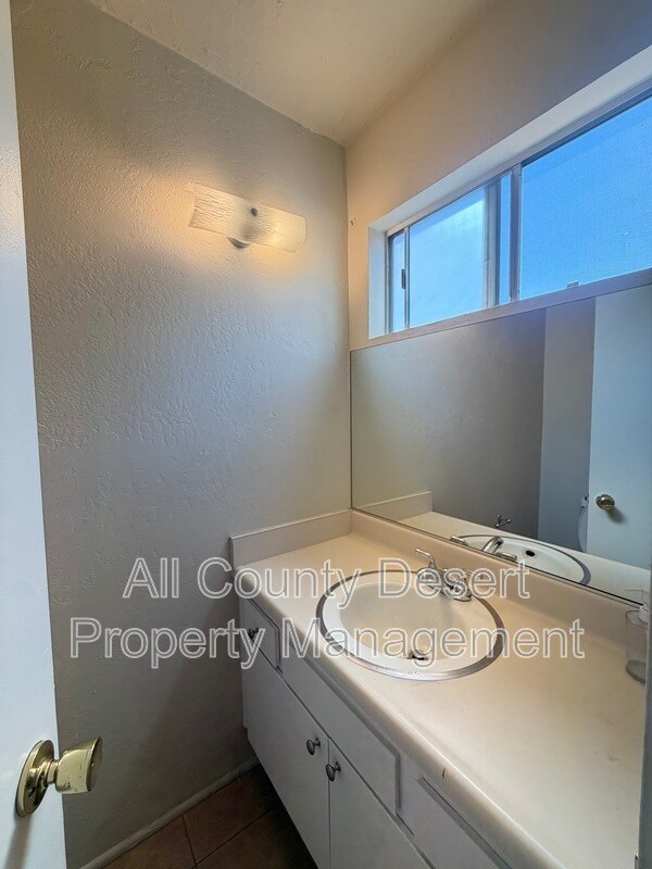 Building Photo - 550 El Cielo Rd