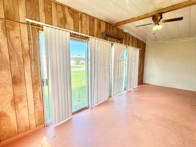Building Photo - Unfurnished 2 Bedroom Manufactured Home in Barefoot Bay Available Now!