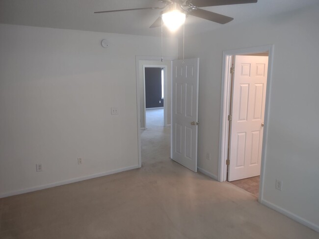 Building Photo - ****MOVE IN SPECIAL****Two Story, Five Bed...