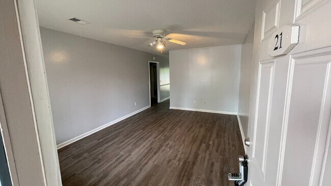 Building Photo - Apartment For Rent