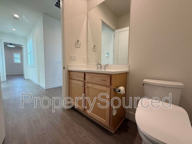 Building Photo - 1136 Crescent Ave