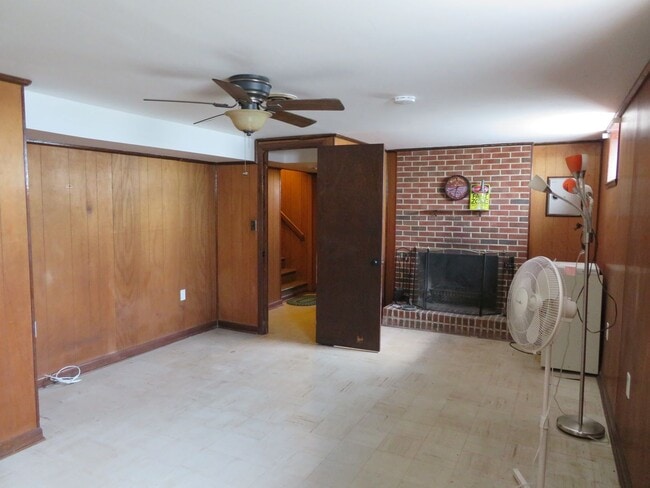 Building Photo - 412 Macarthur Avenue