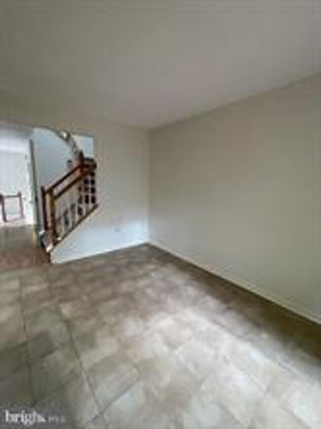 Building Photo - SPACIOUS TH IN OLNEY