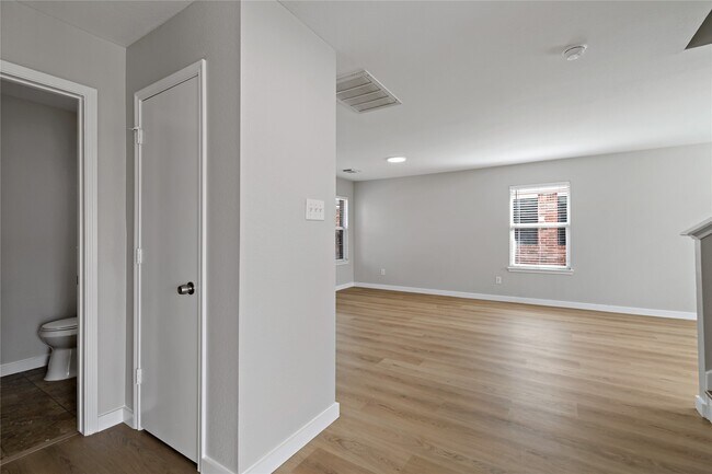 Building Photo - 3930 Brighton Springs Ln