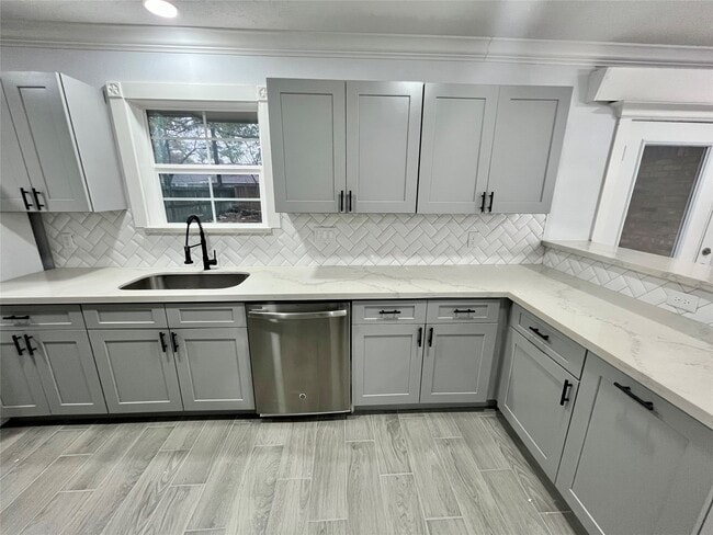 Building Photo - 1710 Longhorn Dr