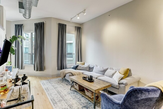 Building Photo - 1901 Post Oak Blvd