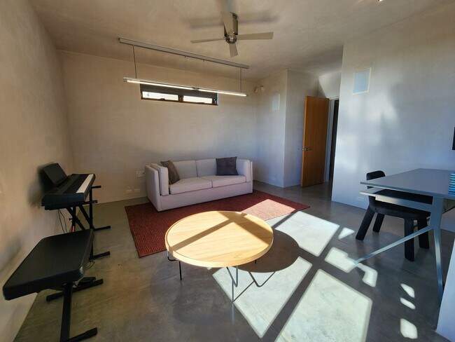 Building Photo - 875 Camino Francisca