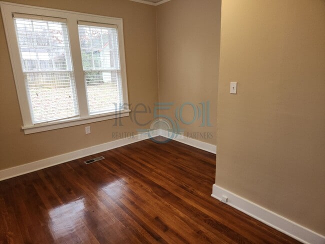 Building Photo - Addorable Newly Updated 3 Bedroom 2 Bathroom Hillcrest Cottage Minutes From UAMS!!!