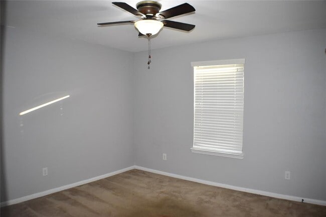 Building Photo - 2602 Lexington Park Dr