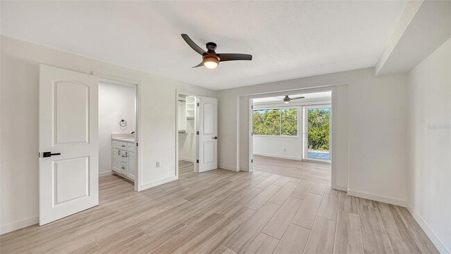Building Photo - 909 Spanish Dr N