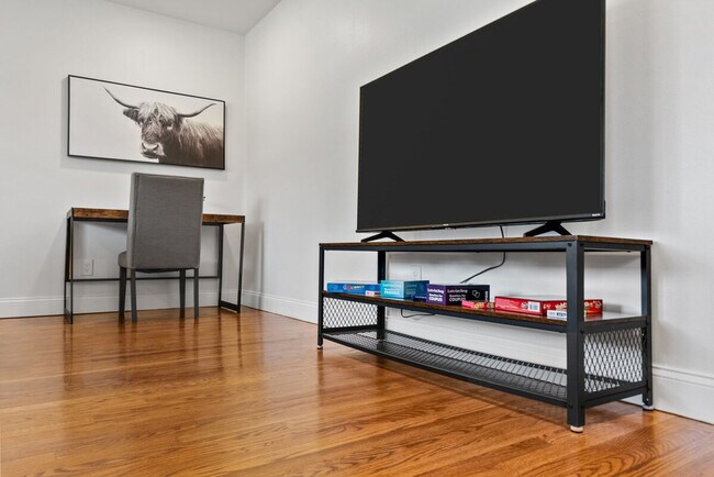 Building Photo - 5382 Kings Park Dr