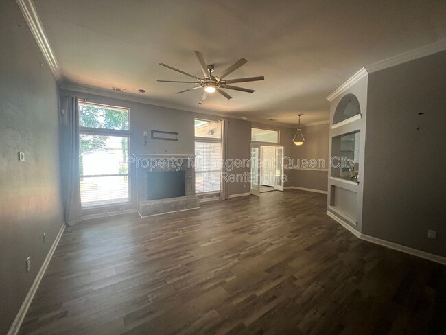 Building Photo - 3910 Armitage Dr