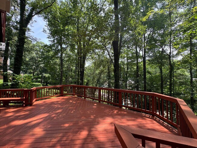 Building Photo - Fantastic 4 Bed 3.5 Bath Townhome With Sun...