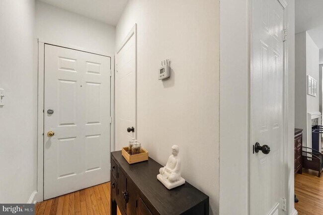 Building Photo - 301 G St NE