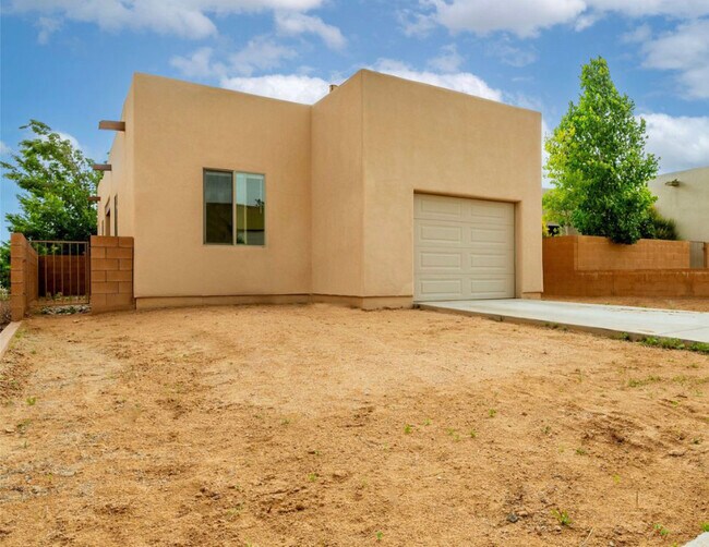 Building Photo - 10 Avenida Vista Esquisita