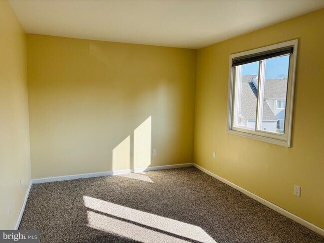 Building Photo - 145 Roskeen Ct