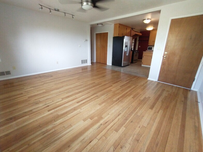 Building Photo - 517 Hill Ave