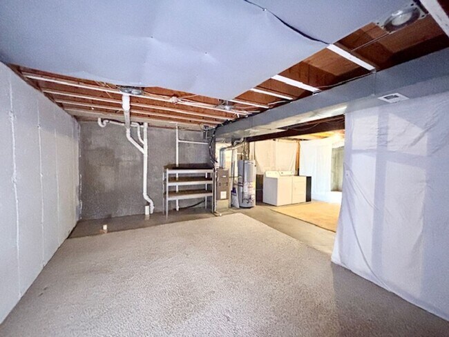 Building Photo - 8020 Holland Ct
