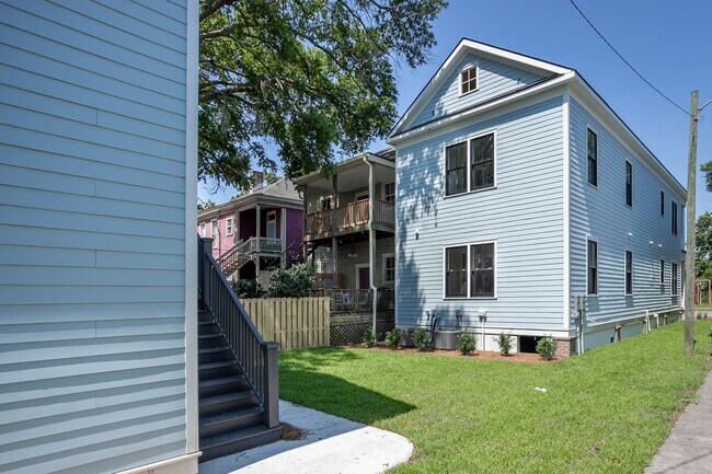 Building Photo - Downtown Savannah Carriage House New Construction