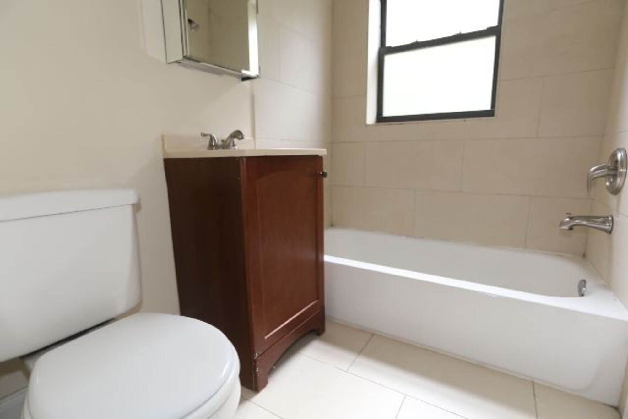 Building Photo - 4731 N Hermitage Ave