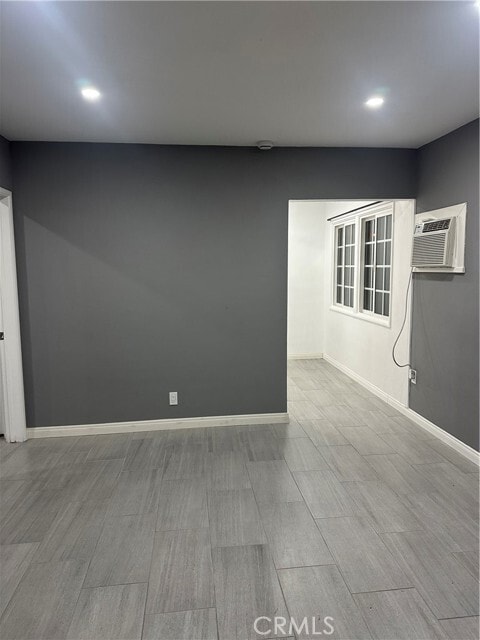 Building Photo - 433 N Basque Ave