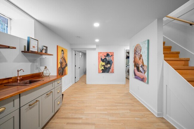 Building Photo - 3183 Parthenon Ave