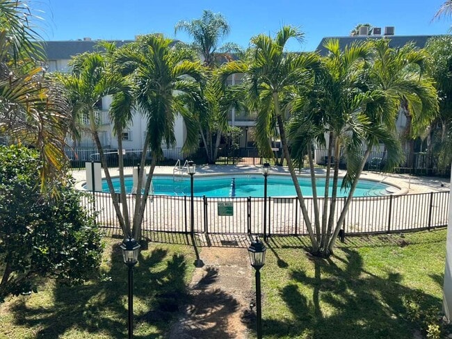 Building Photo - 15205 NE 6th Ave