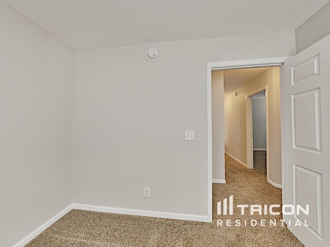 Building Photo - 925 Schofield Ln