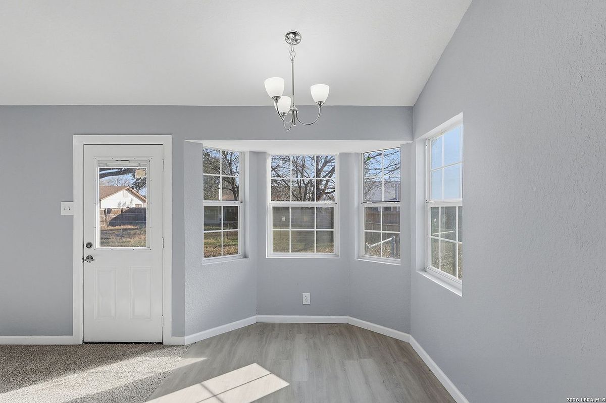 Building Photo - 5122 Binz Engleman Rd