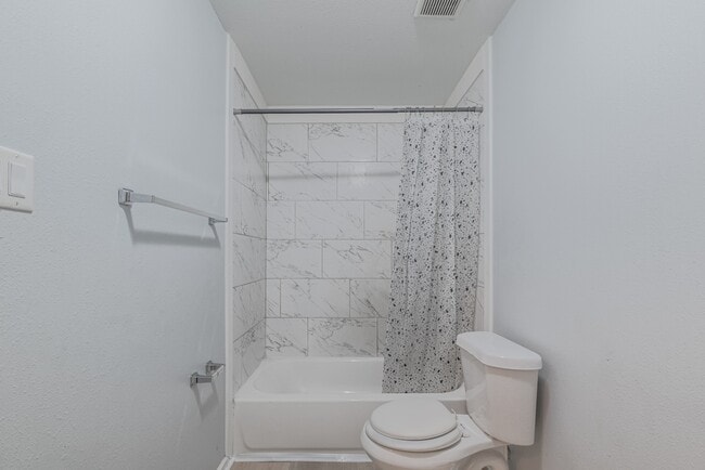 Building Photo - 834 Elkhart St