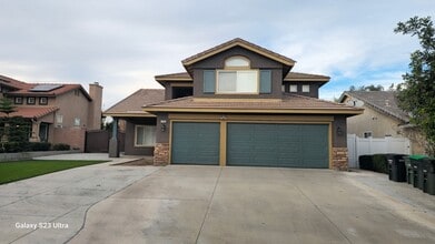 Building Photo - ***Open showing Tues 3/17/2026 !pm-2pm $500 off your first month rent! Beautiful 4bed with large ...