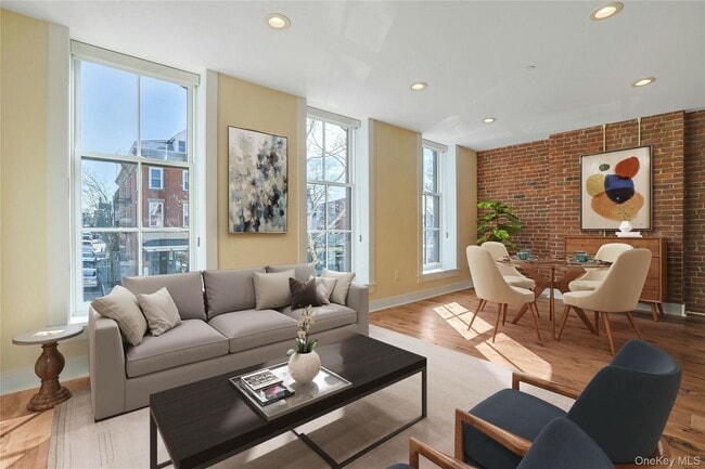 Building Photo - 19 Main St