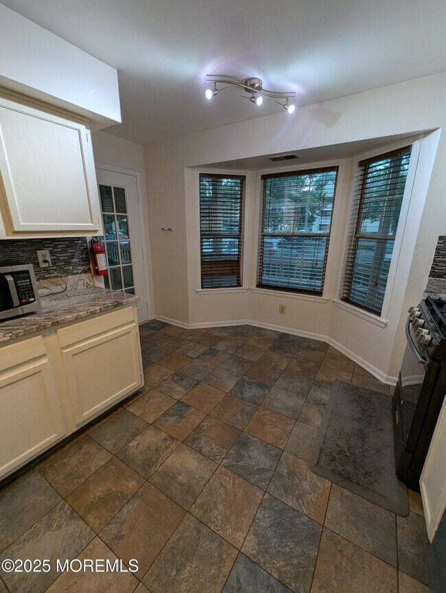 Building Photo - 110 Biscayne Ct