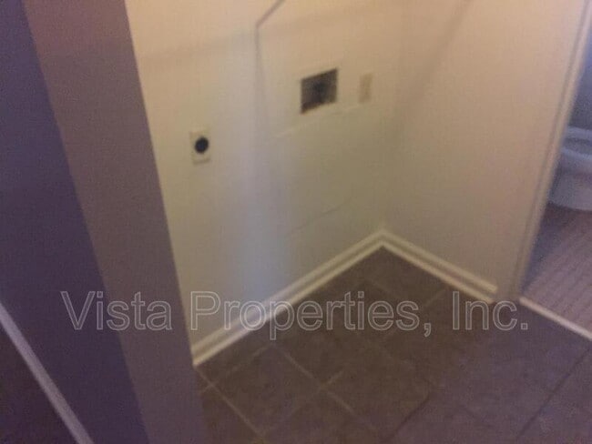 Building Photo - 1840 La Salle Pl