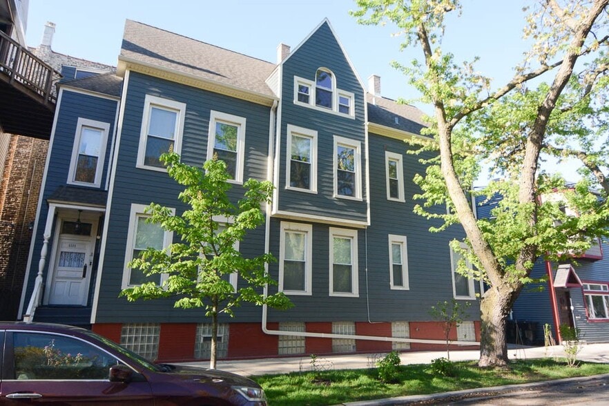 Building Photo - 1111 W Roscoe St