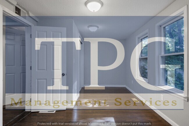 Building Photo - Beautiful, Pet Friendly, Newly Renovated Home in Independence MO!