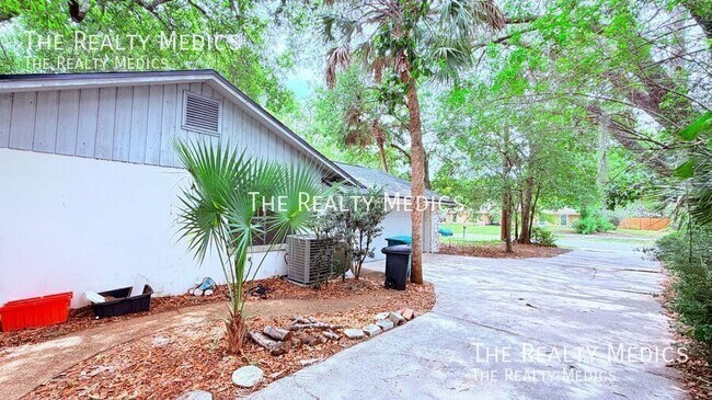 Building Photo - 909 Gazell Trail