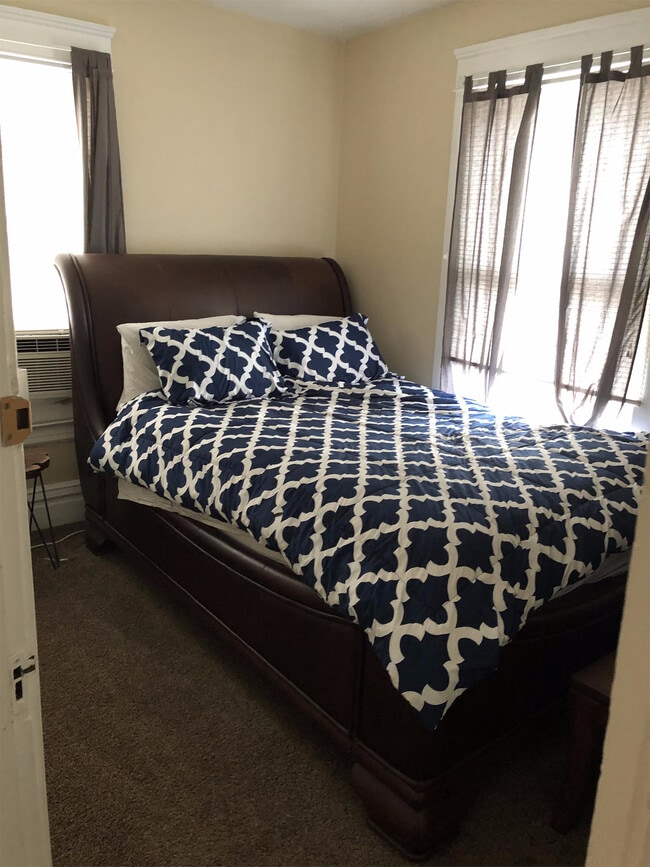 Building Photo - 921 10th St