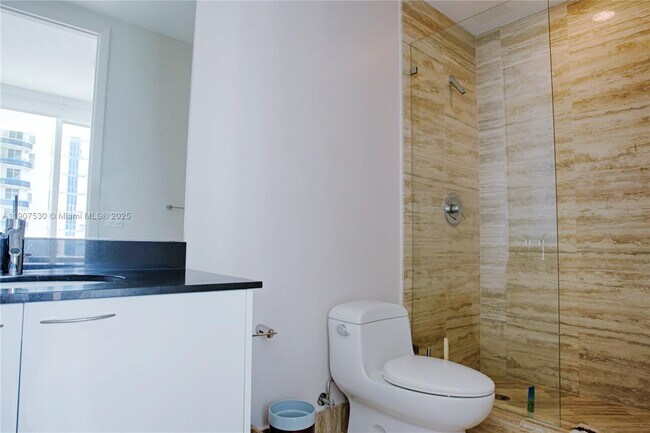 Building Photo - 15901 Collins Ave