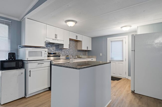 Building Photo - 158 Thomas Field Rd SE