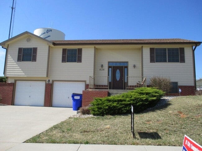 Building Photo - Great Corner Lot