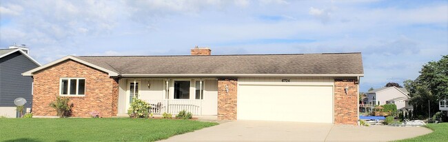 Primary Photo - Four Bedroom on Rushmore Lake