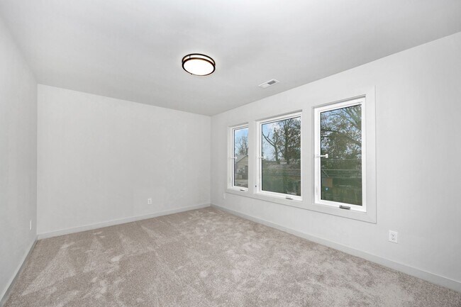 Building Photo - 2506 Freeman Rd SW