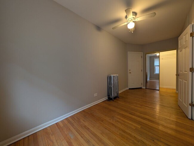 Building Photo - 910 W Dakin St
