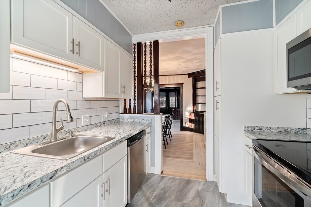 Building Photo - 14 Windsor Rd